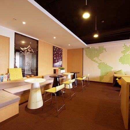 Iu Hotel Shanghai Dongchuan Road Metro Station Экстерьер фото
