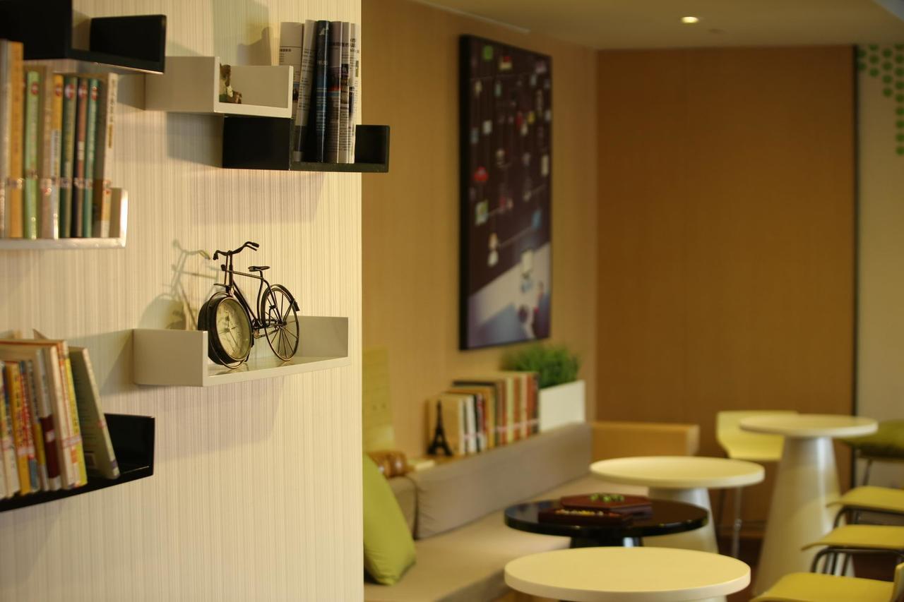 Iu Hotel Shanghai Dongchuan Road Metro Station Экстерьер фото
