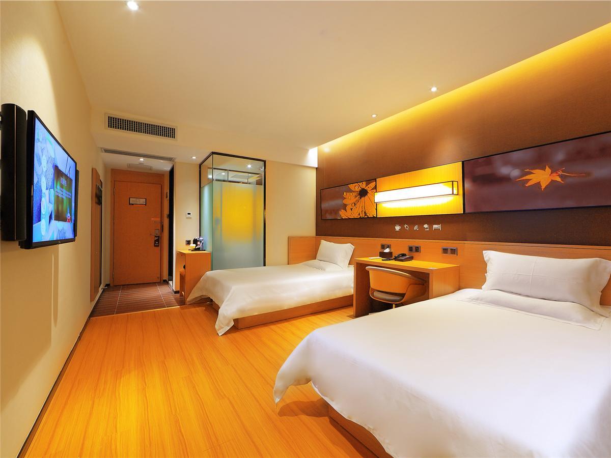 Iu Hotel Shanghai Dongchuan Road Metro Station Экстерьер фото