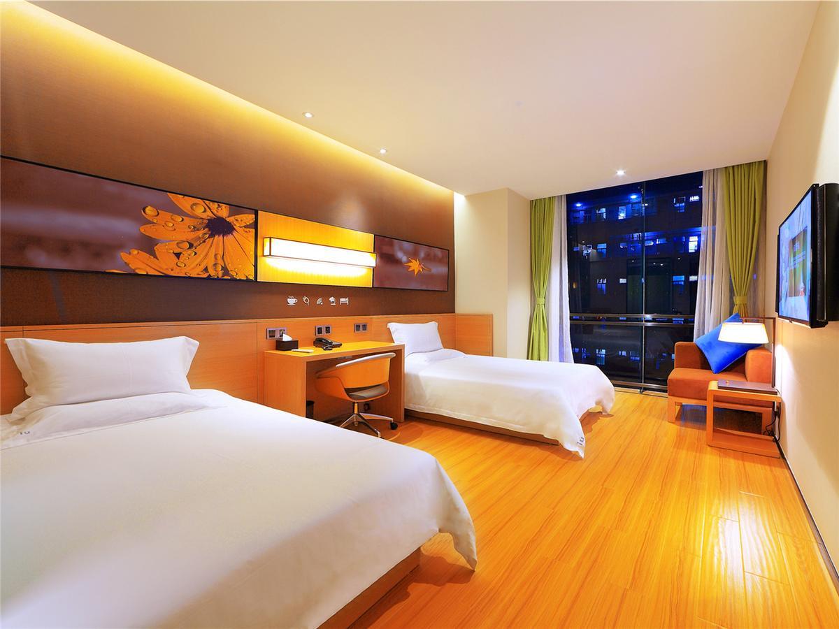 Iu Hotel Shanghai Dongchuan Road Metro Station Экстерьер фото